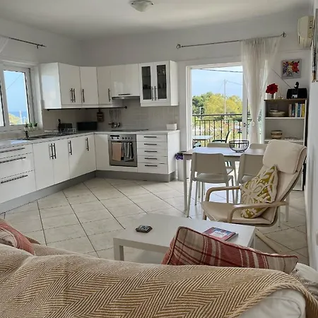 Dina * Skala (Kefalonia)